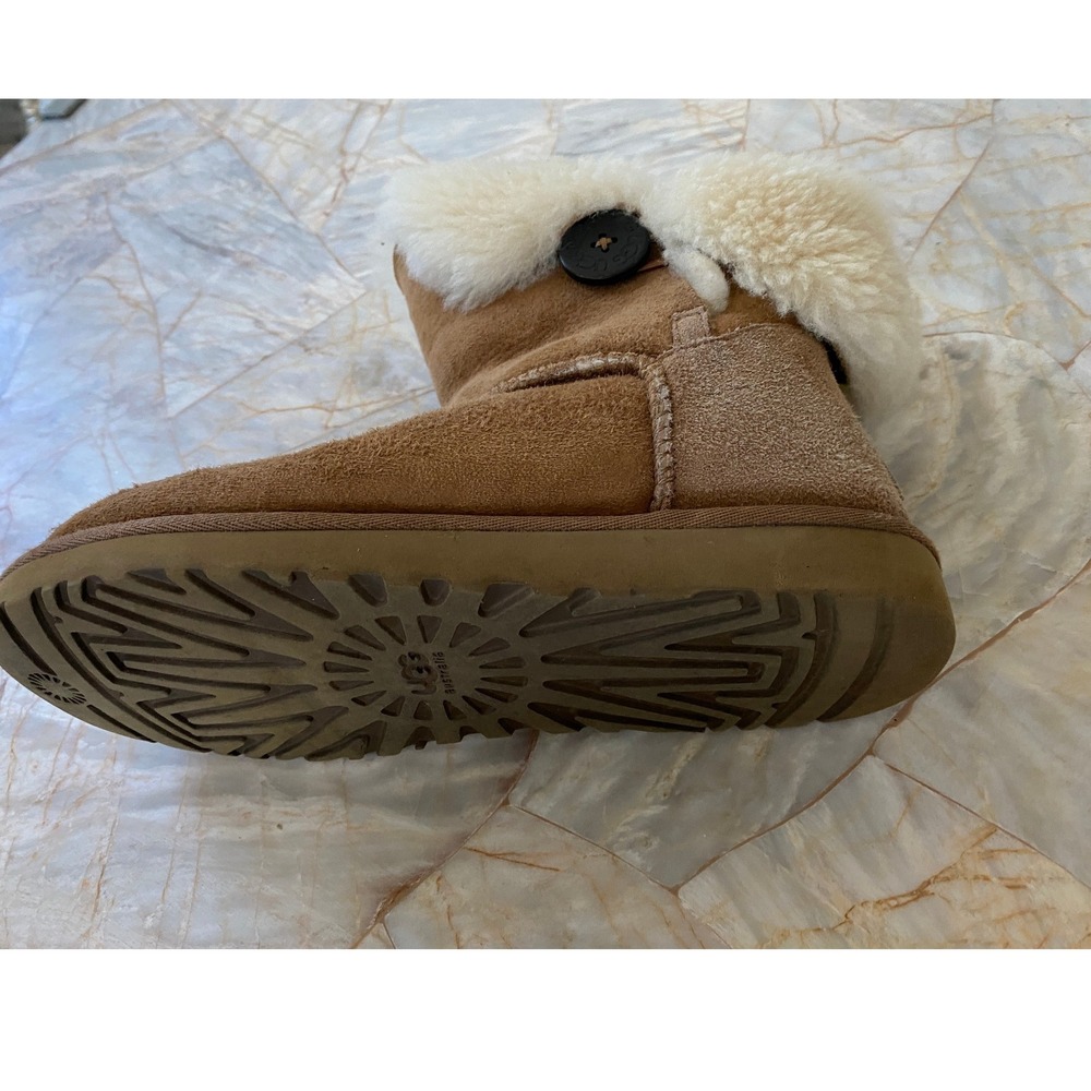UGG Australia Bailey Button Chestnut Suede Shearling Boots Women Sz 8 - Picture 4 of 16